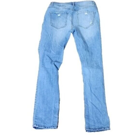 Cato Jeans est 1946 Mid-rise light rinse denim distressed modern jeans Women's 8 - Picture 3 of 6